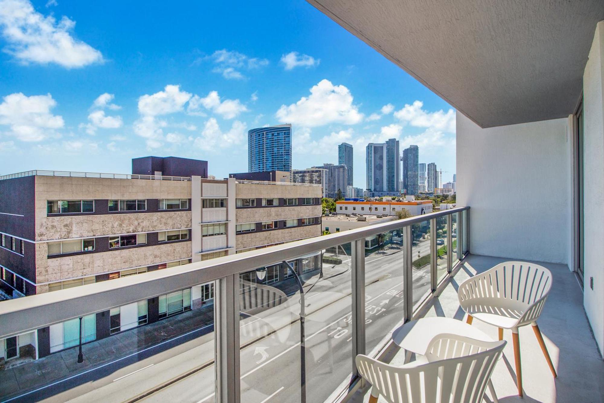 Quadro Residences By Ionica Miami Exterior photo